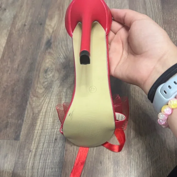 4 inch red heels with bow - Picture 6 of 6